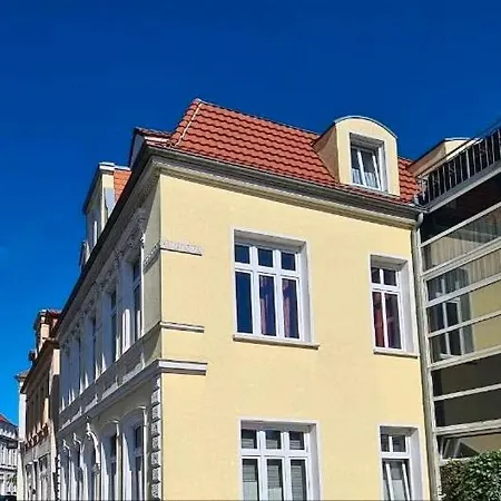Helle Mit Sonnigem Ausblick, In Zentraler Lage 135 Qm, 4 Apartment *