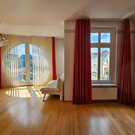 135qm 4 In Stadtnähe, Wintergarten Parkplatz Apartment
