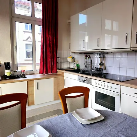 Helle Mit Sonnigem Ausblick, In Zentraler Lage 135 Qm, 4 *