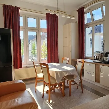 Apartment Helle Mit Sonnigem Ausblick, In Zentraler Lage 135 Qm, 4