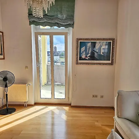 Apartment Helle Mit Sonnigem Ausblick, In Zentraler Lage 135 Qm, 4 *