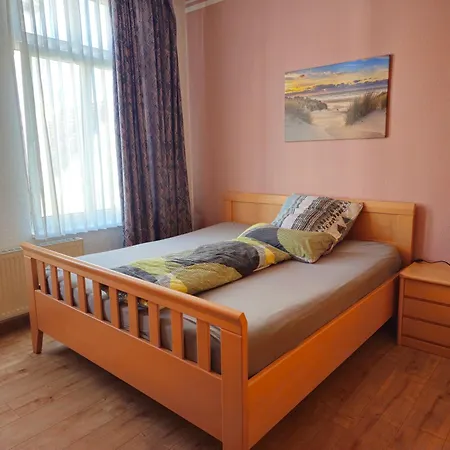 Apartment Helle Mit Sonnigem Ausblick, In Zentraler Lage 135 Qm, 4 *