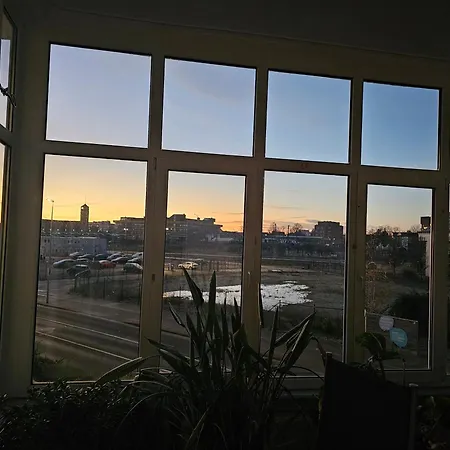 Apartment Helle Mit Sonnigem Ausblick, In Zentraler Lage 135 Qm, 4 *