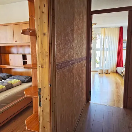 135qm 4 In Stadtnähe, Wintergarten Parkplatz Apartment